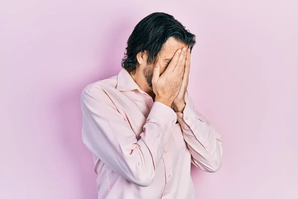 Kaukasischer Mann Mittleren Alters Lässiger Kleidung Mit Traurigem Gesichtsausdruck Der — Stockfoto