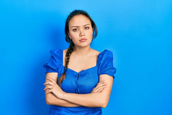 Junge Hispanische Mädchen Lässiger Kleidung Skeptisch Und Nervös Missbilligenden Gesichtsausdruck — Stockfoto