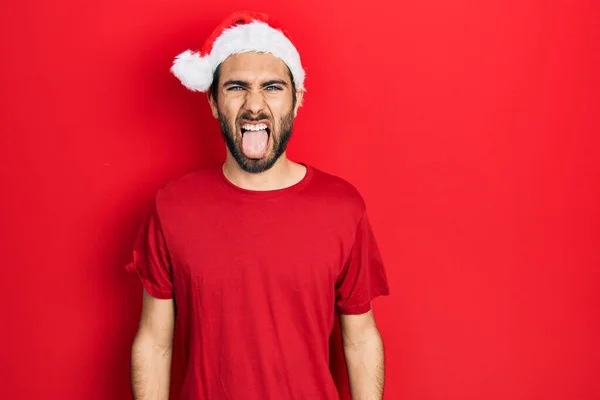 Jeune Homme Hispanique Portant Chapeau Noël Langue Collante Heureux Avec — Photo