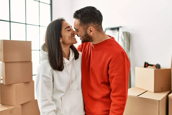 Young Latin Couple Smiling Happy Standing New Home — Stock Photo, Image