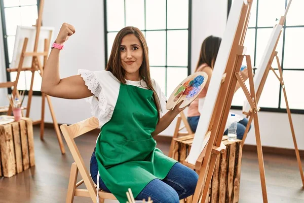 Jeune Artiste Hispanique Femmes Peinture Sur Toile Studio Art Personne — Photo