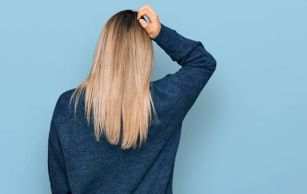 Young Caucasian Woman Wearing Casual Clothes Backwards Thinking Doubt Hand — Stock Photo, Image