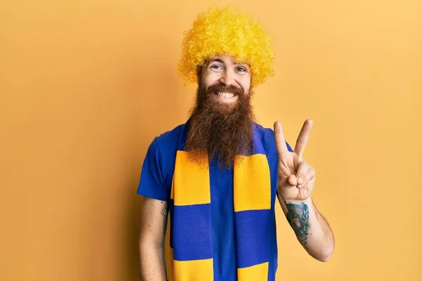 Homem Ruivo Com Barba Longa Futebol Jogo Torcida Hooligan Vestindo — Fotografia de Stock