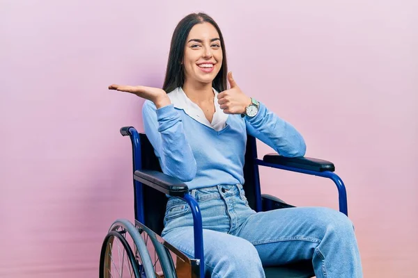 Beautiful Woman Blue Eyes Sitting Wheelchair Showing Palm Hand Doing — Stock Photo, Image