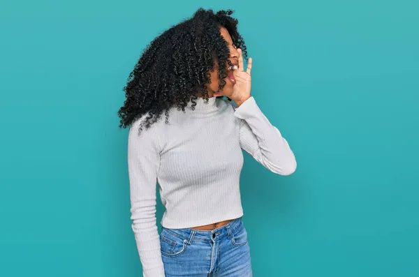 Jong Afrikaans Amerikaans Meisje Casual Kleding Schreeuwend Schreeuwend Naast Elkaar — Stockfoto