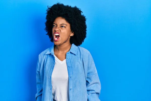 Jovem Afro Americana Vestindo Roupas Casuais Irritada Louca Gritando Frustrada — Fotografia de Stock