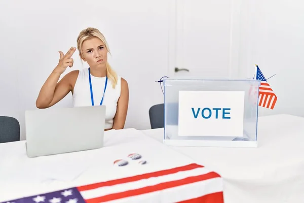 Young Caucasian Woman America Political Campaign Election Shooting Killing Oneself — Stock Photo, Image
