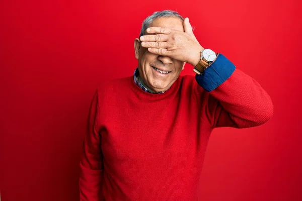 Bell Uomo Anziano Con Capelli Grigi Che Indossa Abiti Casual — Foto Stock