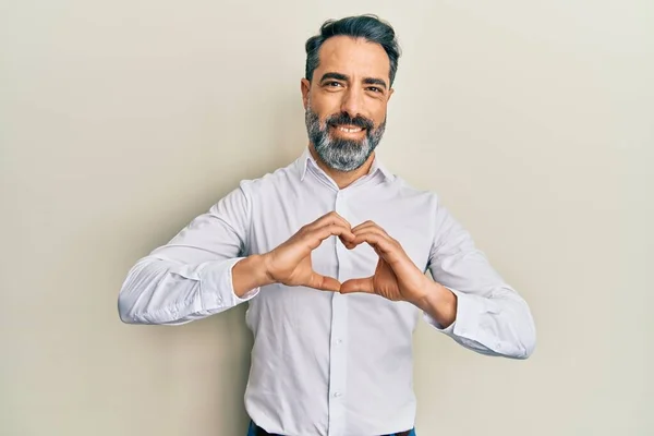 Homem Meia Idade Com Barba Cabelos Grisalhos Vestindo Camisa Branca — Fotografia de Stock