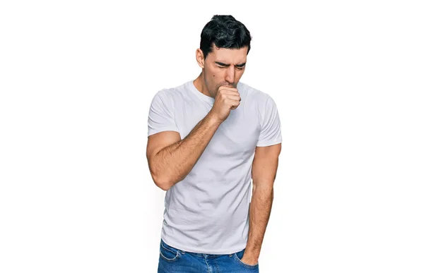 Bonito Homem Hispânico Vestindo Camisa Branca Casual Sentindo Mal Tosse — Fotografia de Stock