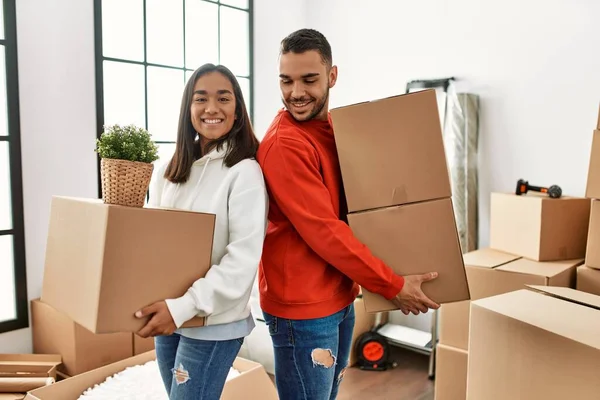 Young Latin Couple Smiling Happy Holding Cardboard Box New Home — Stock Photo, Image