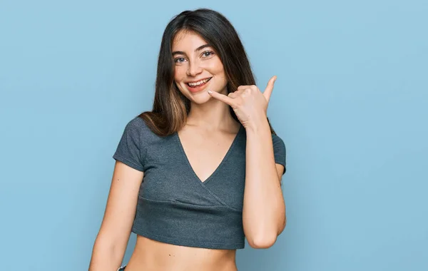 Das Junge Hübsche Teenie Mädchen Lässigem Crop Top Shirt Lächelt — Stockfoto