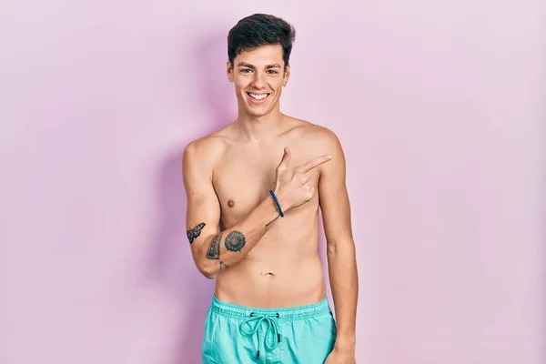 Joven Hombre Hispano Con Traje Baño Sin Camisa Alegre Con —  Fotos de Stock