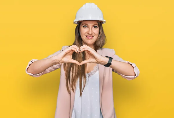 Eine Junge Blonde Frau Mit Einem Architekten Hut Die Verliebt — Stockfoto