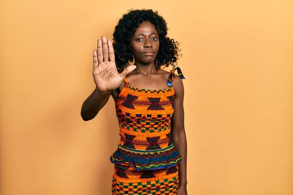 Young African American Woman Wearing Traditional African Clothes Doing Stop — Stock Photo, Image