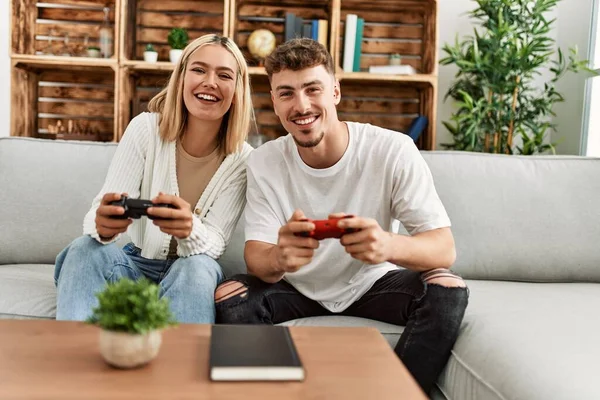 Young Caucasian Couple Smiling Happy Playing Video Game Home — Stock Photo, Image