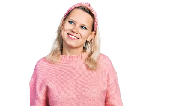 Young Caucasian Woman Wearing Casual Clothes Looking Away Side Smile — Stock Photo, Image