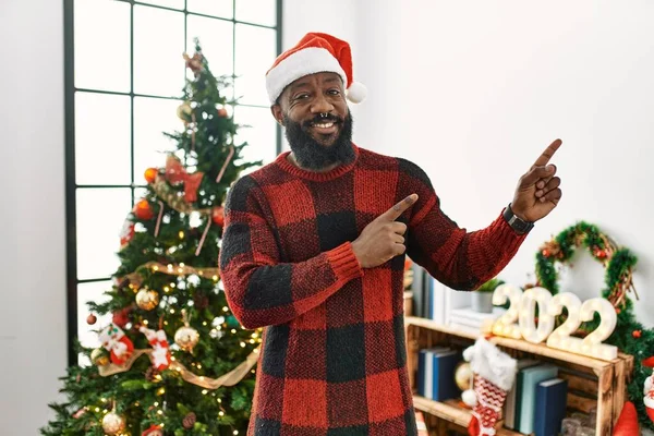 African American Man Wearing Santa Claus Hat Standing Christmas Tree — Zdjęcie stockowe