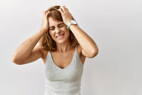 Beautiful Caucasian Woman Standing Isolated Background Suffering Headache Desperate Stressed — Stock Photo, Image