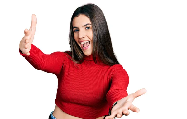 Jovem Adolescente Morena Vestindo Camisola Gola Alta Vermelha Olhando Para — Fotografia de Stock