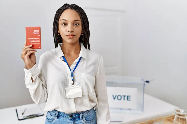 Mujer Afroamericana Joven Las Elecciones Campaña Política Con Actitud Suiza —  Fotos de Stock