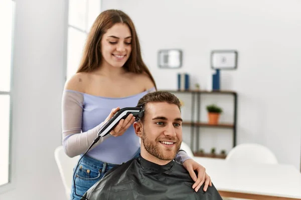 Young Woman Cutting Hair Her Boyfriend Home — Stock Photo, Image