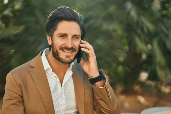 Young Hispanic Businessman Smiling Happy Talking Smartphone City — Stock Photo, Image