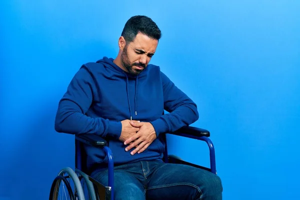Schöner Hispanischer Mann Mit Bart Der Rollstuhl Sitzt Mit Der — Stockfoto