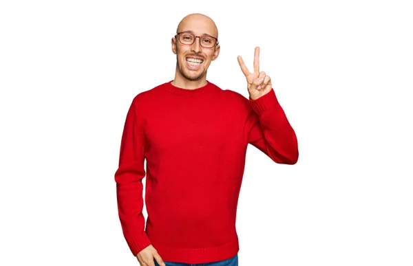 Homem Careca Com Barba Vestindo Roupas Casuais Óculos Sorrindo Com — Fotografia de Stock