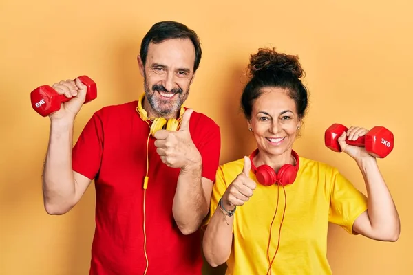 Pareja Mediana Edad Mujer Hispana Hombre Usando Ropa Deportiva Usando —  Fotos de Stock