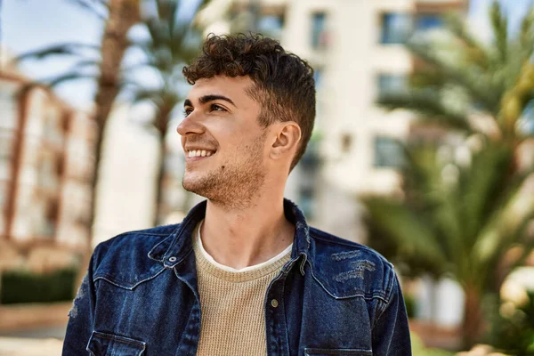 Young Hispanic Man Smiling Happy Standing City — Stock Photo, Image