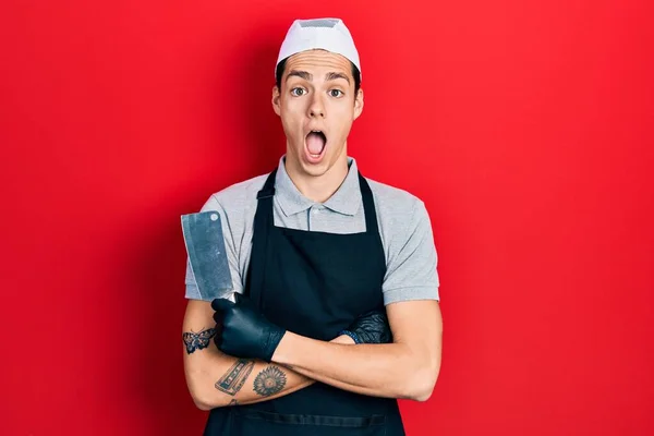 Young Hispanic Man Wearing Professional Apron Holding Knife Smiling Looking — Stock Photo, Image