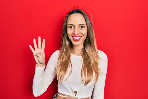 Schöne Hispanische Frau Trägt Rotes Diadem Und Zeigt Mit Finger — Stockfoto