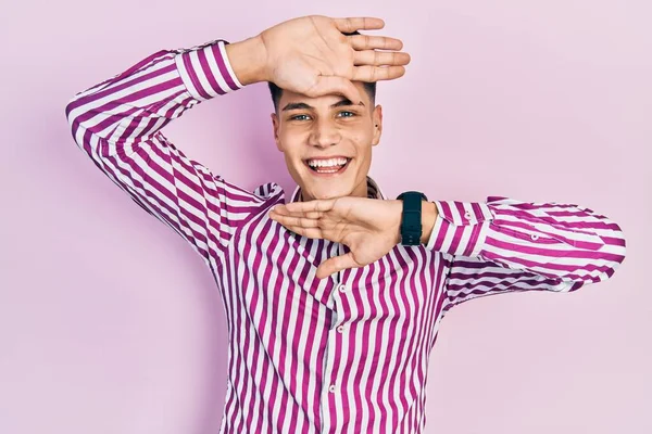 Young Hispanic Man Wearing Casual Clothes Smiling Cheerful Playing Peek — Stock Photo, Image