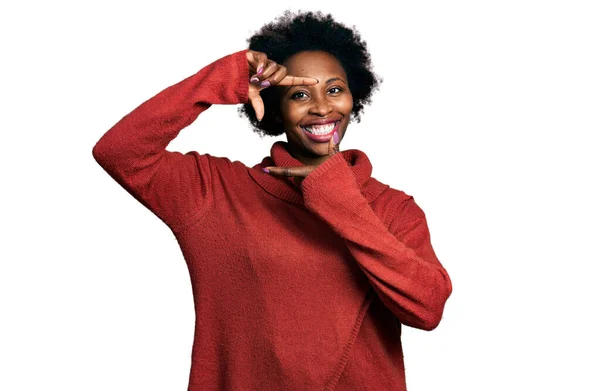 Afrikai Amerikai Afro Haj Visel Garbó Pulóver Mosolygós Így Keret — Stock Fotó