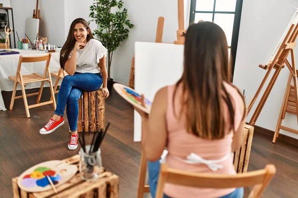 Achteraanzicht Portret Van Schilderkunst Kunstatelier — Stockfoto