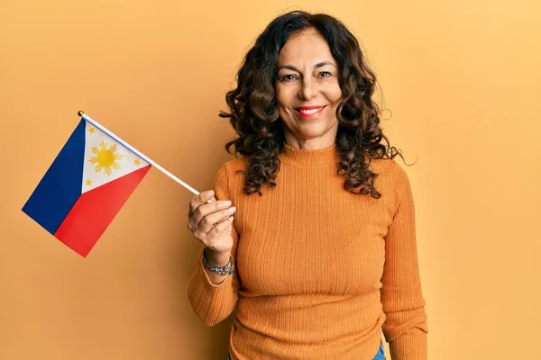 Middle Age Hispanic Woman Holding Philippines Flag Looking Positive Happy — Stock Photo, Image