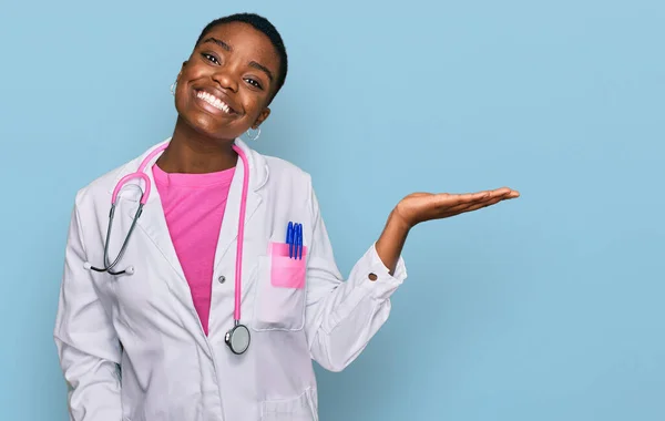 Young African American Woman Wearing Doctor Uniform Stethoscope Smiling Cheerful — Stock Photo, Image