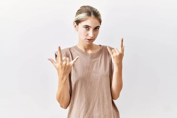 Young Blonde Woman Standing Isolated Background Shouting Crazy Expression Doing — Stock Photo, Image