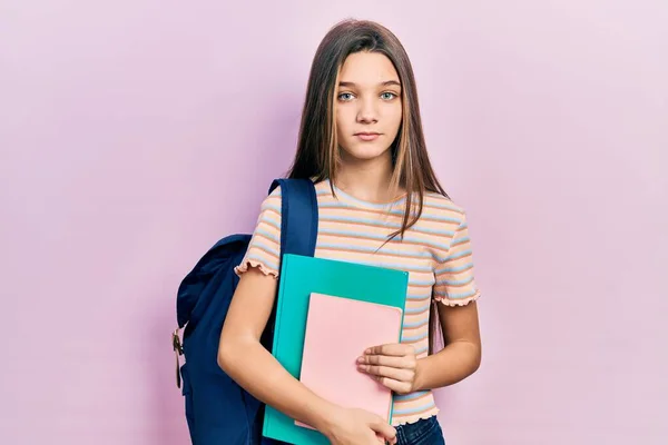 Chica Morena Joven Sosteniendo Mochila Estudiantil Libros Pensando Actitud Expresión —  Fotos de Stock