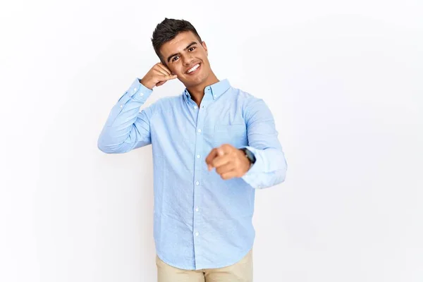 Jovem Hispânico Vestindo Camisa Negócios Sobre Fundo Isolado Sorrindo Fazendo — Fotografia de Stock