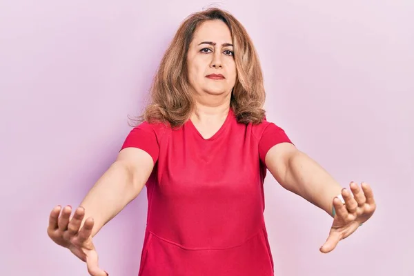 Mujer Caucásica Mediana Edad Que Usa Ropa Casual Haciendo Gesto — Foto de Stock