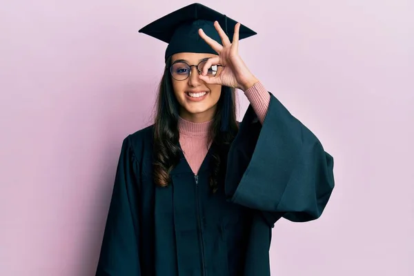 Young Hispanic Woman Wearing Graduation Cap Ceremony Robe Doing Gesture — Stock Photo, Image