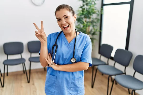 Young Brunette Doctor Woman Waiting Room Smiling Happy Face Winking — Stock Photo, Image
