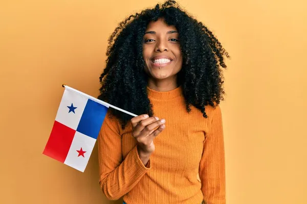 Afrikai Amerikai Afro Haj Gazdaság Panama Zászló Néz Pozitív Boldog — Stock Fotó