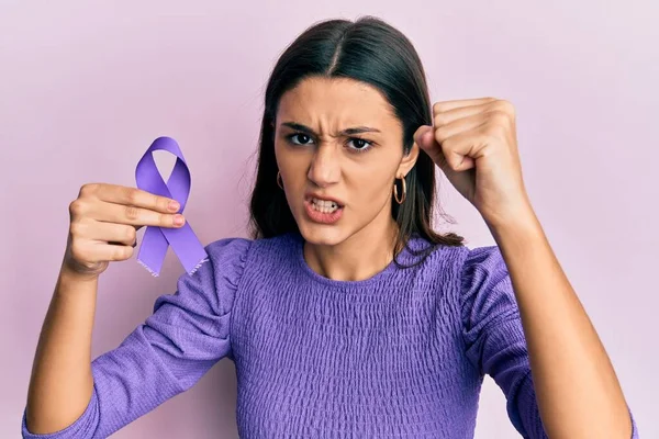 Young Hispanic Woman Holding Purple Ribbon Awareness Annoyed Frustrated Shouting — Stock Photo, Image