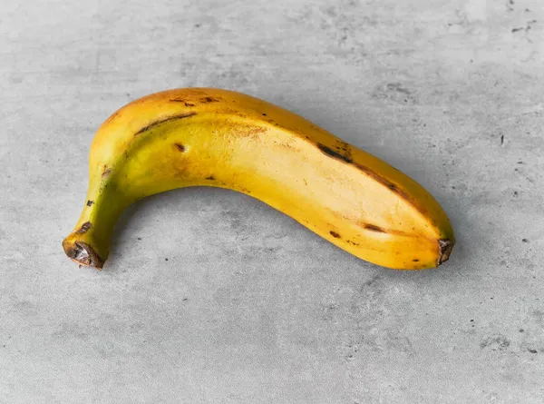 Foto Von Banane Auf Einer Betonoberfläche — Stockfoto