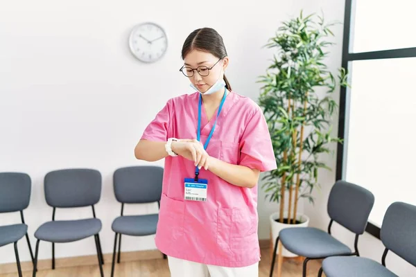 Young Asian Nurse Woman Medical Waiting Room Checking Time Wrist — Stock Photo, Image
