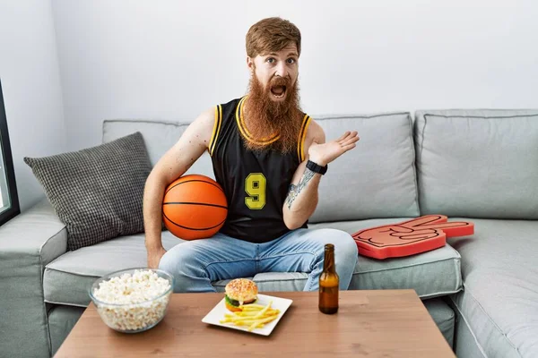 Caucasian Man Long Beard Holding Basketball Ball Cheering Game Pointing — Stock Photo, Image