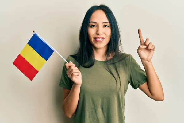 Elinde Romanya Bayrağı Tutan Genç Spanyol Kız Bir Fikir Veya — Stok fotoğraf
